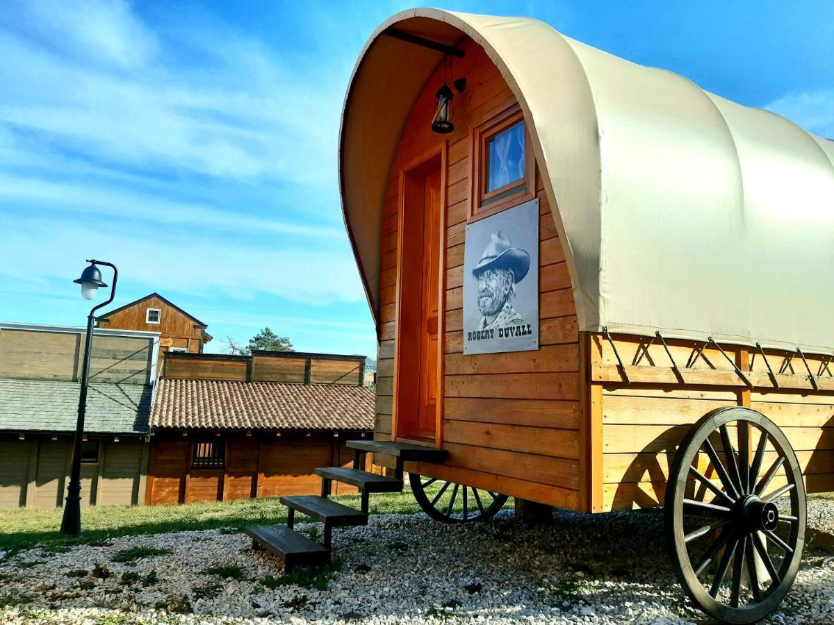 El Paso City, Zlatibor - Unique Wooden Cottages, Treehouse, Wild West Rooms, Accommodation 1-6 People Buitenkant foto
