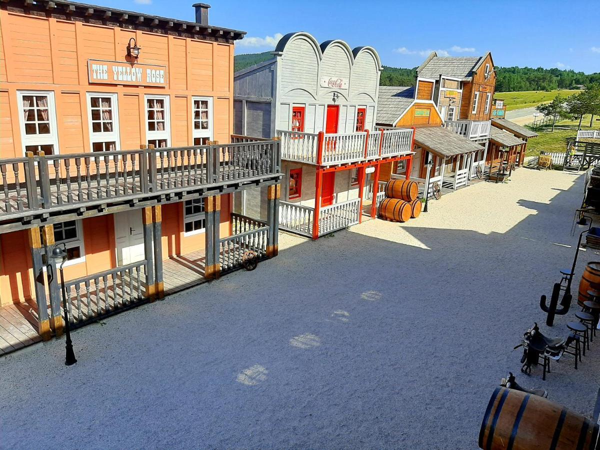 El Paso City, Zlatibor - Unique Wooden Cottages, Treehouse, Wild West Rooms, Accommodation 1-6 People Buitenkant foto