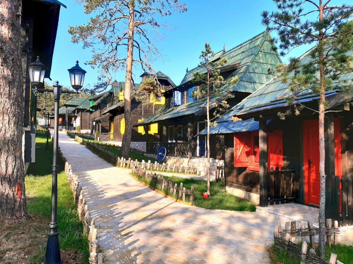 El Paso City, Zlatibor - Unique Wooden Cottages, Treehouse, Wild West Rooms, Accommodation 1-6 People Buitenkant foto