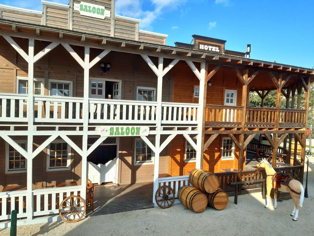 El Paso City, Zlatibor - Unique Wooden Cottages, Treehouse, Wild West Rooms, Accommodation 1-6 People Buitenkant foto
