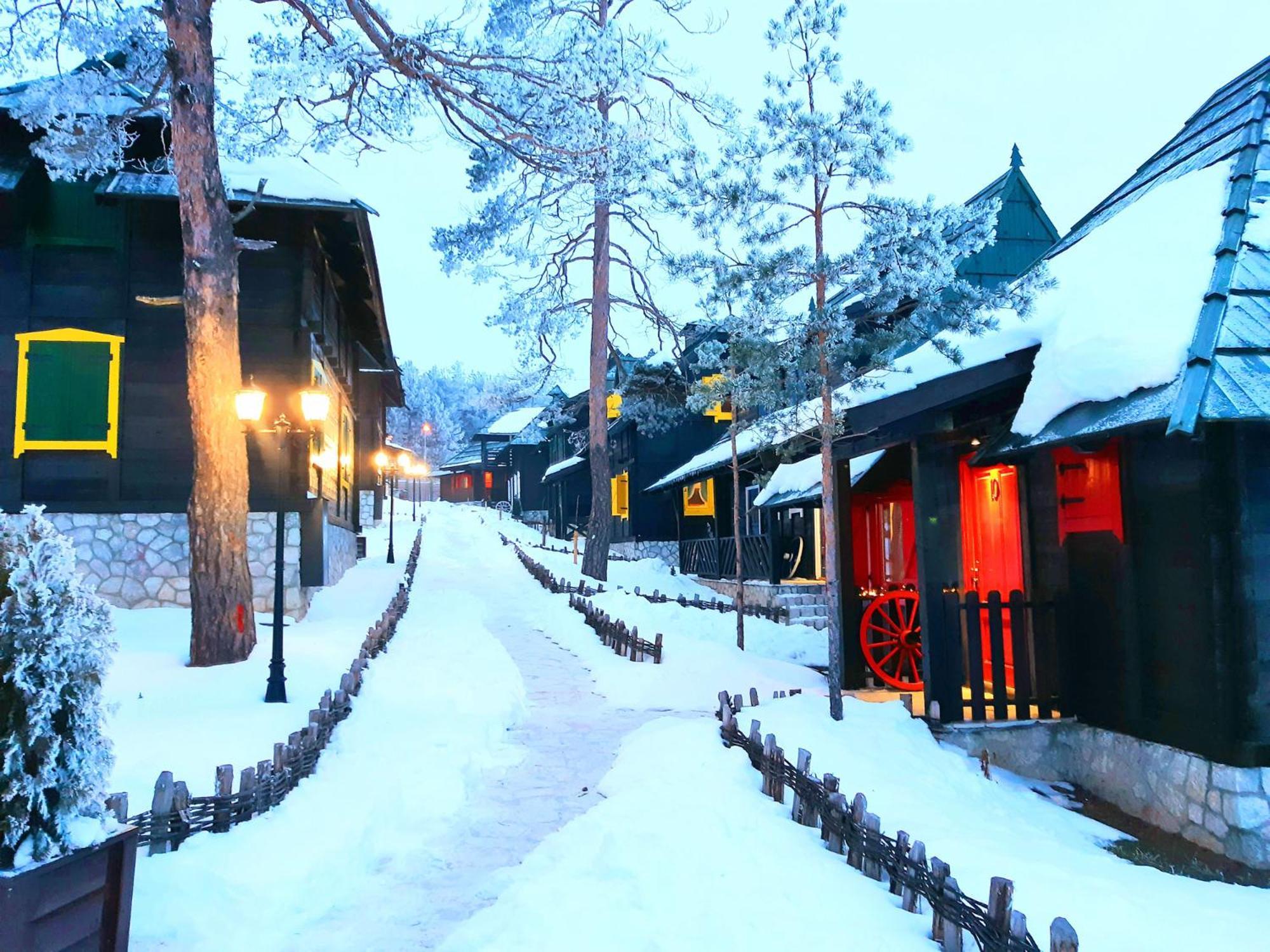 El Paso City, Zlatibor - Unique Wooden Cottages, Treehouse, Wild West Rooms, Accommodation 1-6 People Buitenkant foto