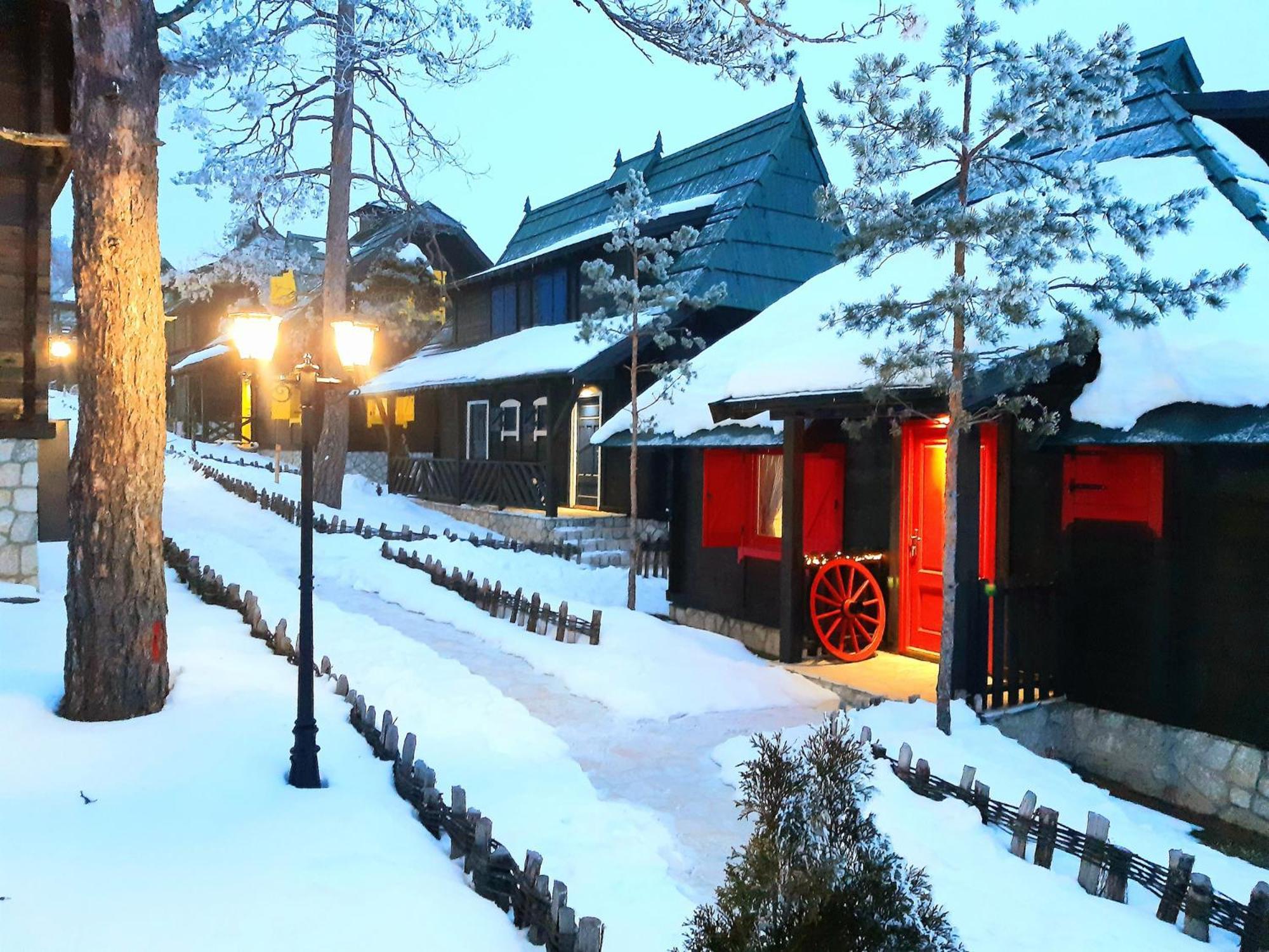 El Paso City, Zlatibor - Unique Wooden Cottages, Treehouse, Wild West Rooms, Accommodation 1-6 People Buitenkant foto