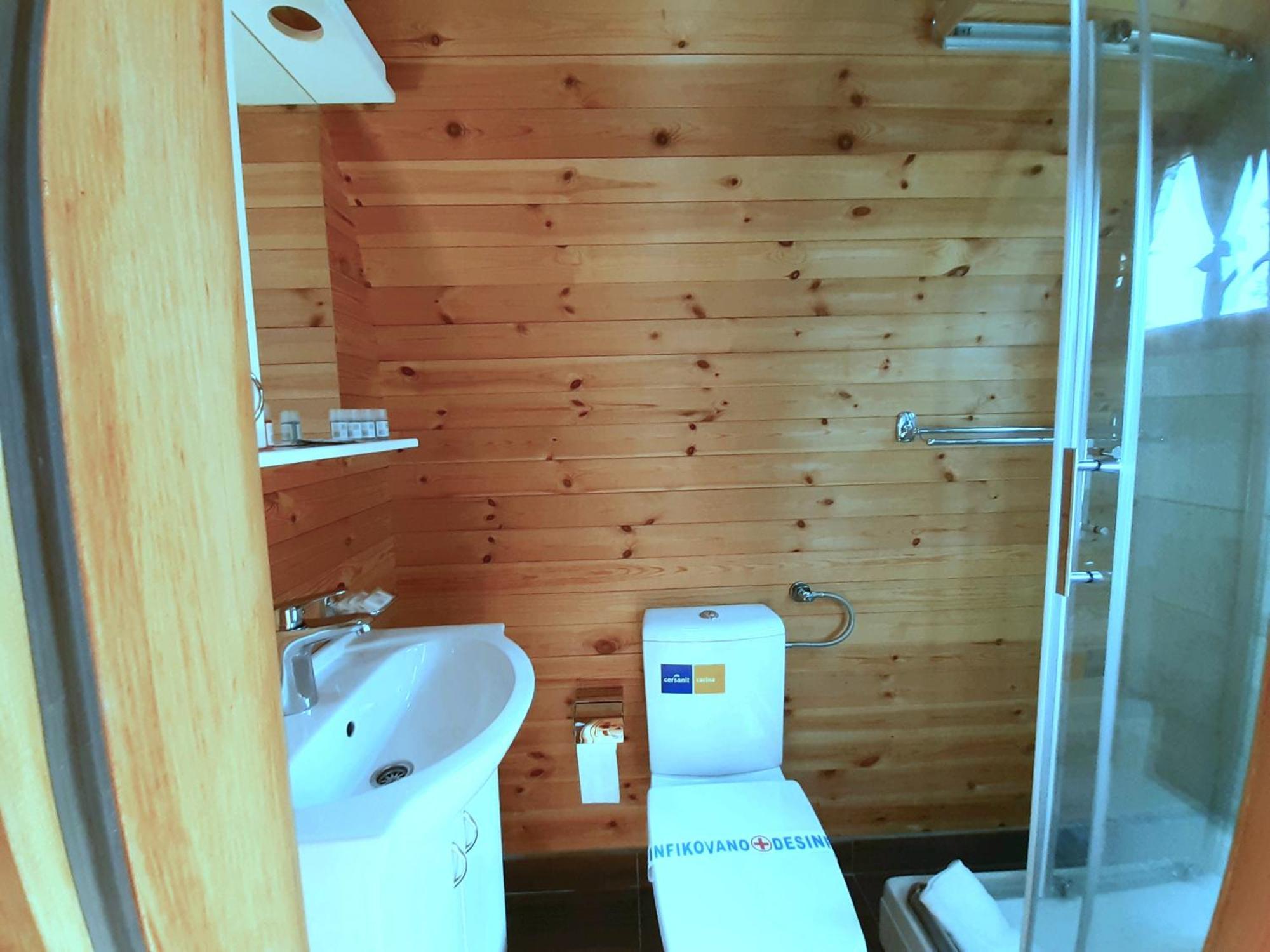 El Paso City, Zlatibor - Unique Wooden Cottages, Treehouse, Wild West Rooms, Accommodation 1-6 People Kamer foto