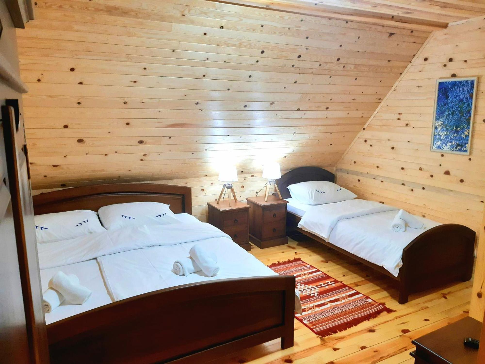 El Paso City, Zlatibor - Unique Wooden Cottages, Treehouse, Wild West Rooms, Accommodation 1-6 People Kamer foto