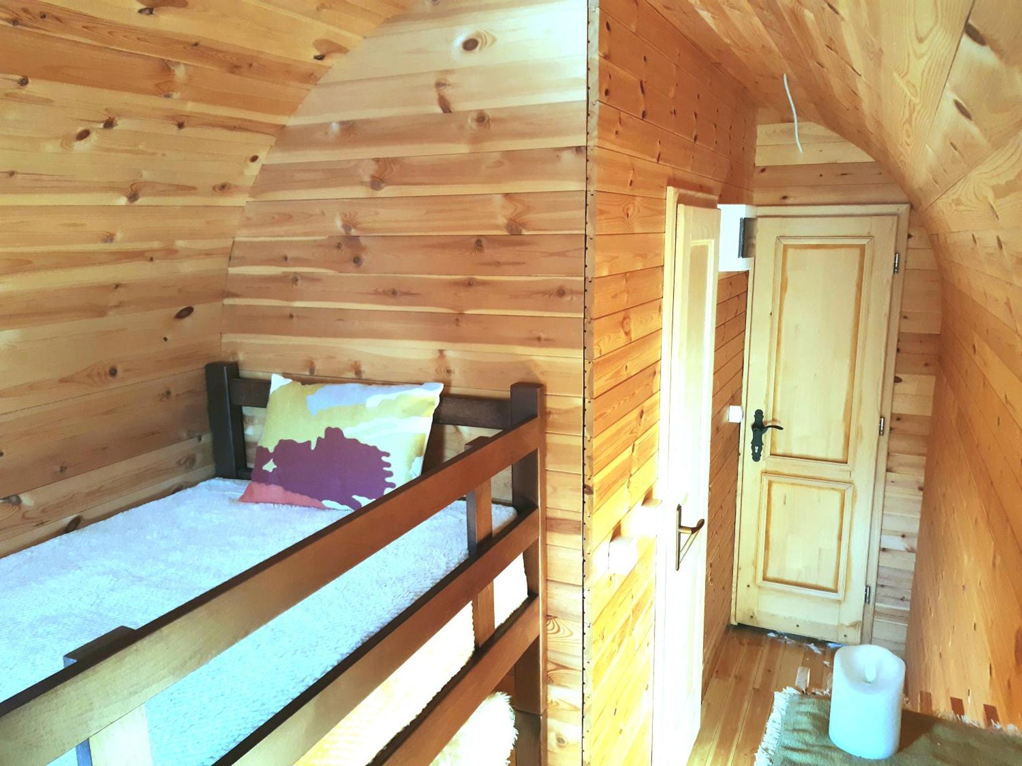 El Paso City, Zlatibor - Unique Wooden Cottages, Treehouse, Wild West Rooms, Accommodation 1-6 People Kamer foto