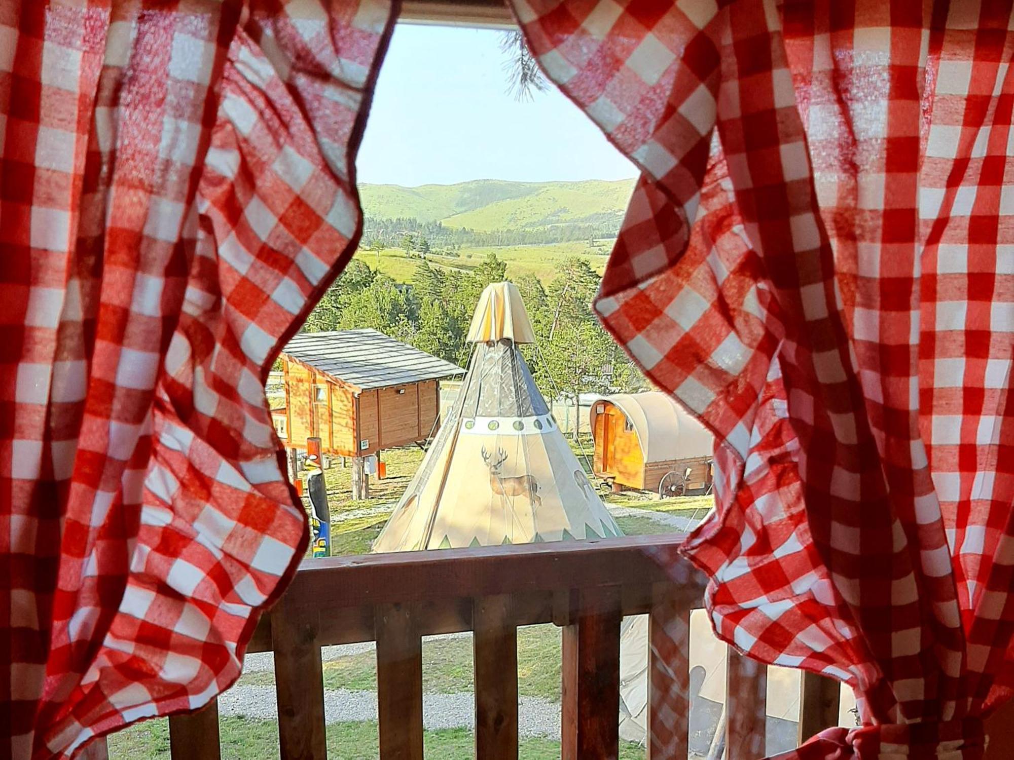El Paso City, Zlatibor - Unique Wooden Cottages, Treehouse, Wild West Rooms, Accommodation 1-6 People Kamer foto