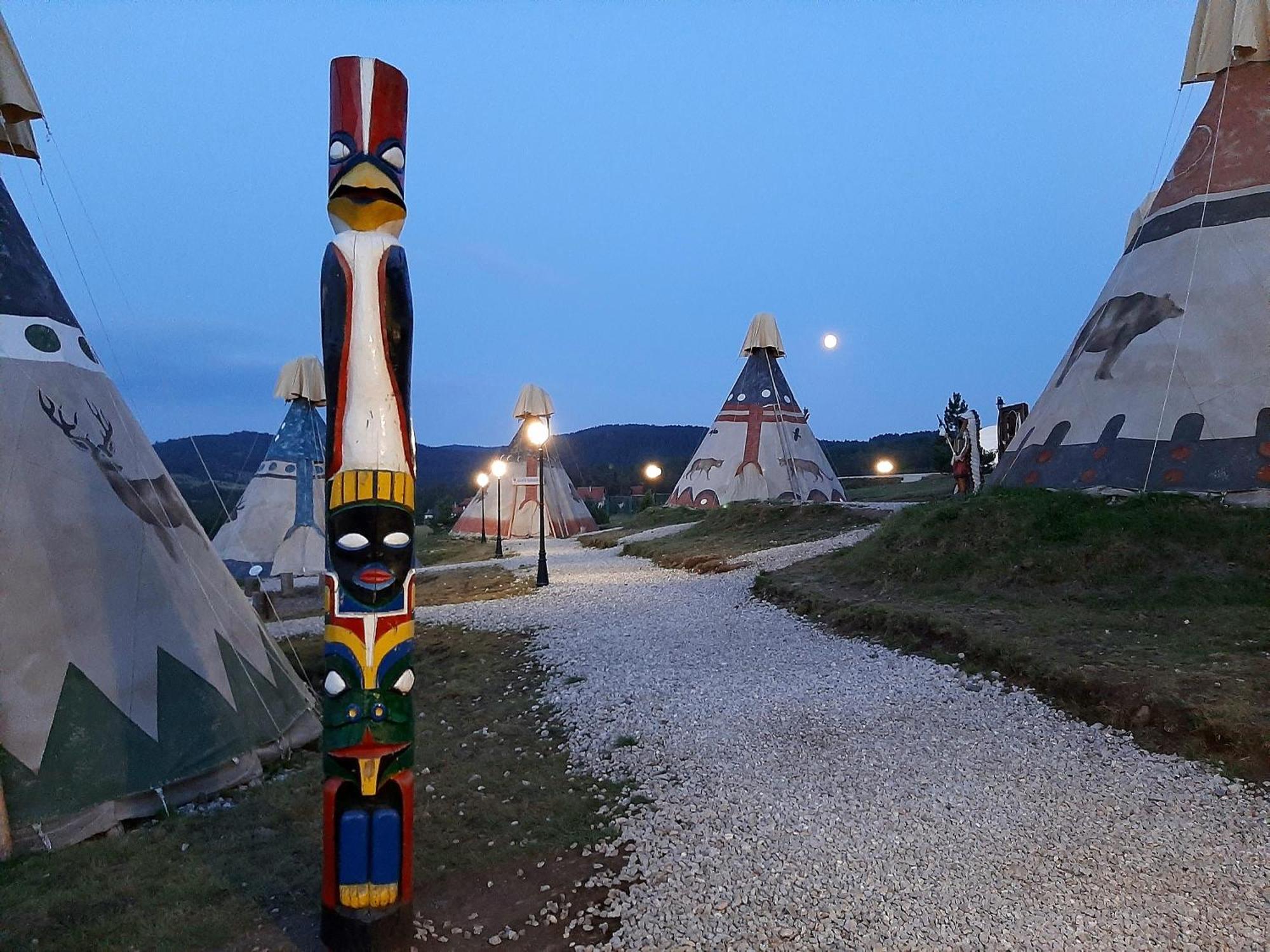 El Paso City, Zlatibor - Unique Wooden Cottages, Treehouse, Wild West Rooms, Accommodation 1-6 People Buitenkant foto