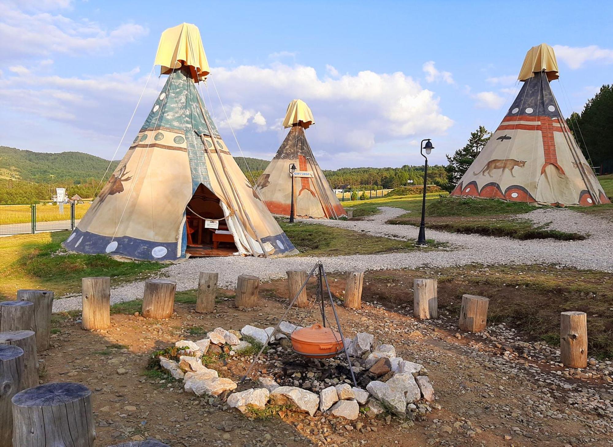 El Paso City, Zlatibor - Unique Wooden Cottages, Treehouse, Wild West Rooms, Accommodation 1-6 People Kamer foto