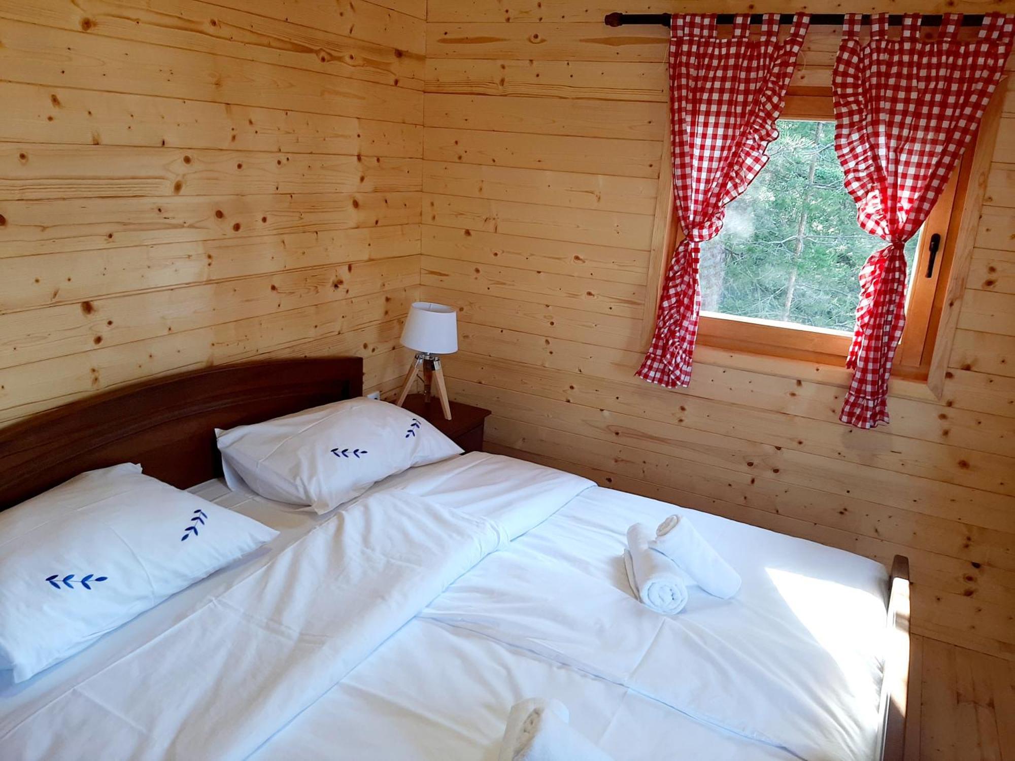 El Paso City, Zlatibor - Unique Wooden Cottages, Treehouse, Wild West Rooms, Accommodation 1-6 People Kamer foto