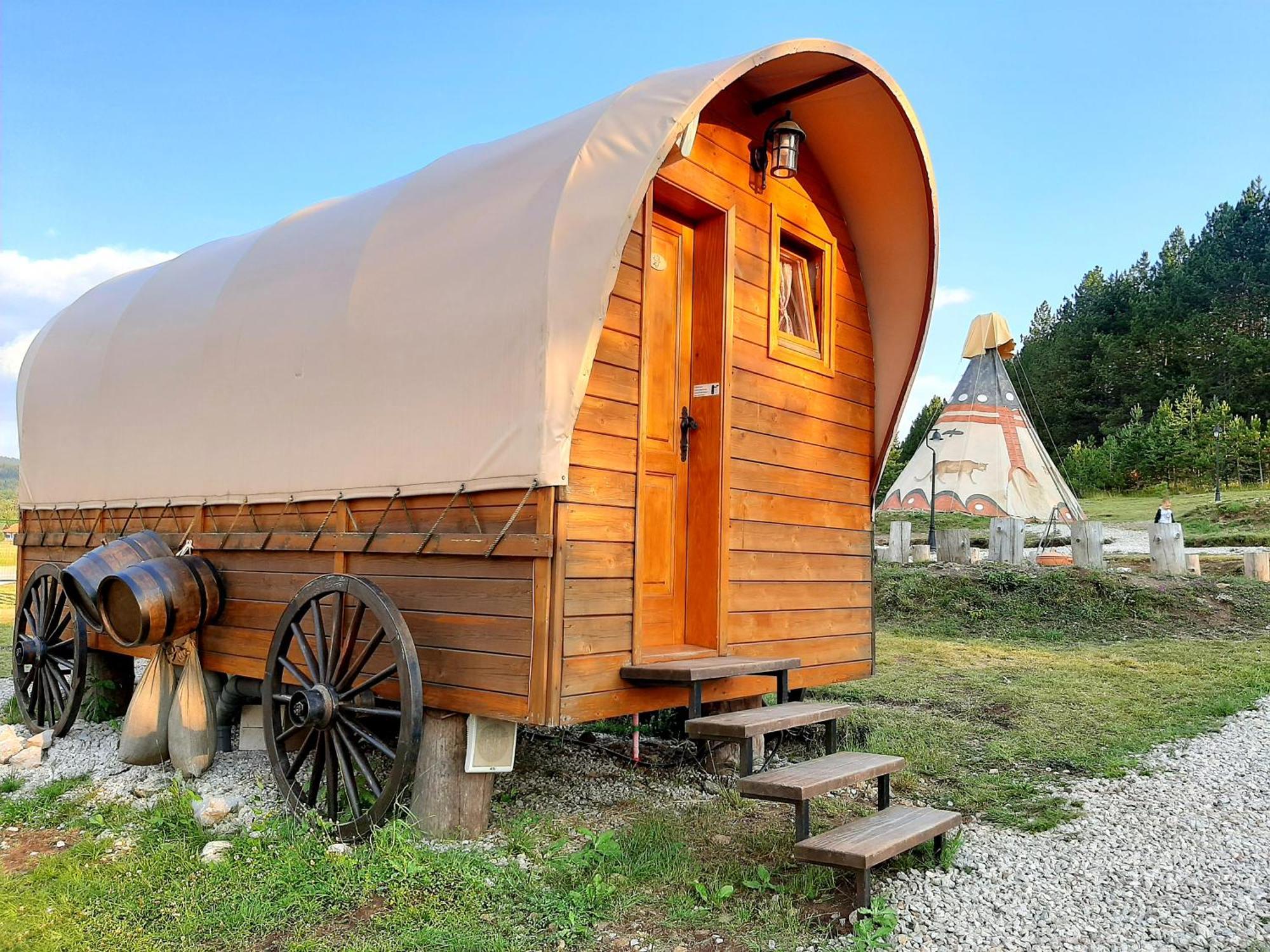 El Paso City, Zlatibor - Unique Wooden Cottages, Treehouse, Wild West Rooms, Accommodation 1-6 People Kamer foto