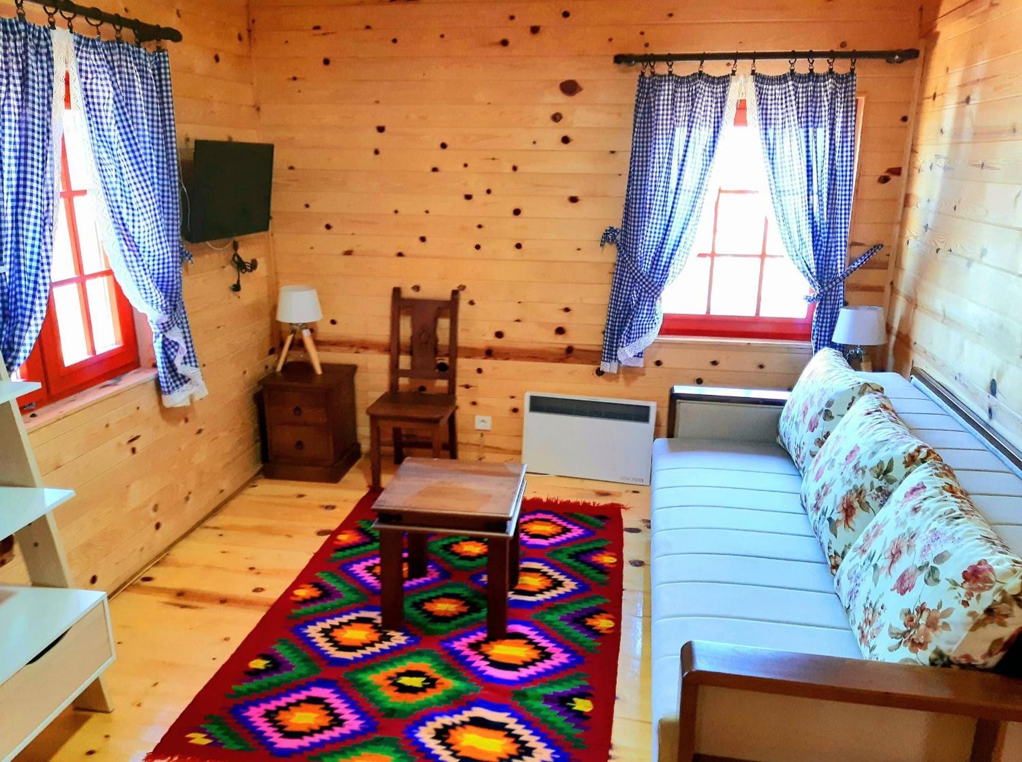 El Paso City, Zlatibor - Unique Wooden Cottages, Treehouse, Wild West Rooms, Accommodation 1-6 People Kamer foto