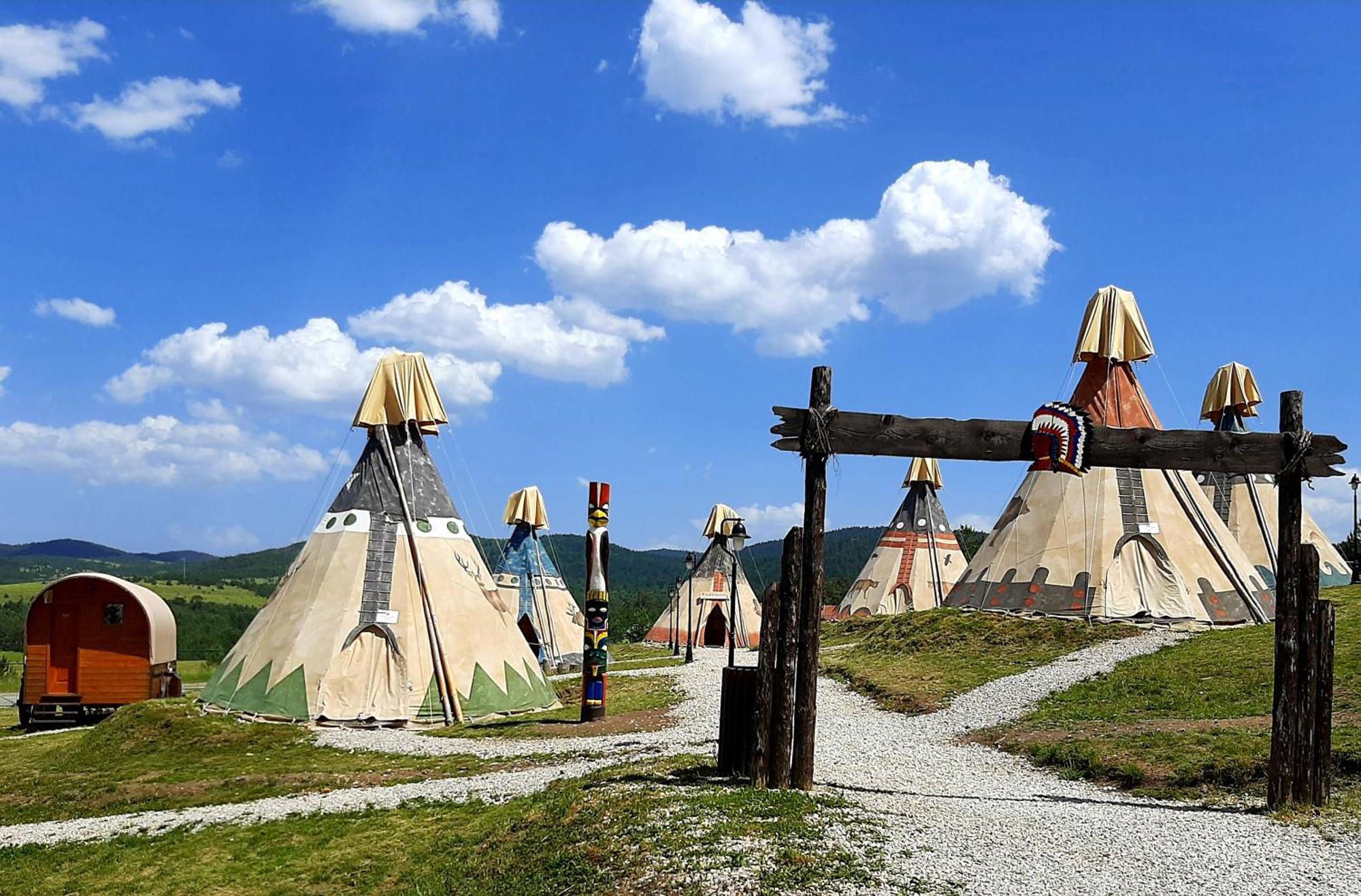El Paso City, Zlatibor - Unique Wooden Cottages, Treehouse, Wild West Rooms, Accommodation 1-6 People Kamer foto